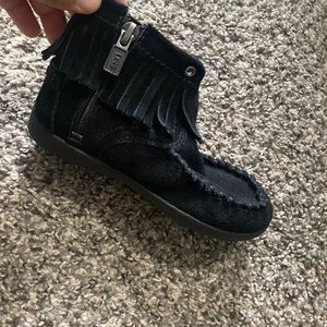 Girls black uggs size 8.1/2 new